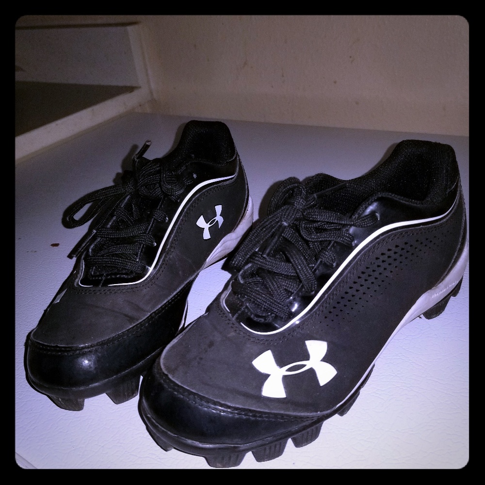 Baseball cleats